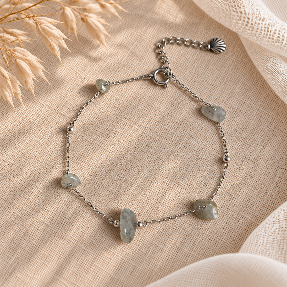 Zilverkleurige armband Dune met labradoriet op linnen