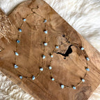 Twee goudkleurige Lumi-kettingen met aquamarijn in verschillende lengtes