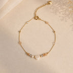 Armband Amora Blush – handgemaakt goudkleurig sieraad