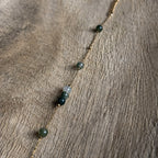 Detailfoto van Armband Cala Mosgroen van Solaire Jewelry