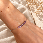 Zilverkleurige armband Maris met paarse natuursteenkralen