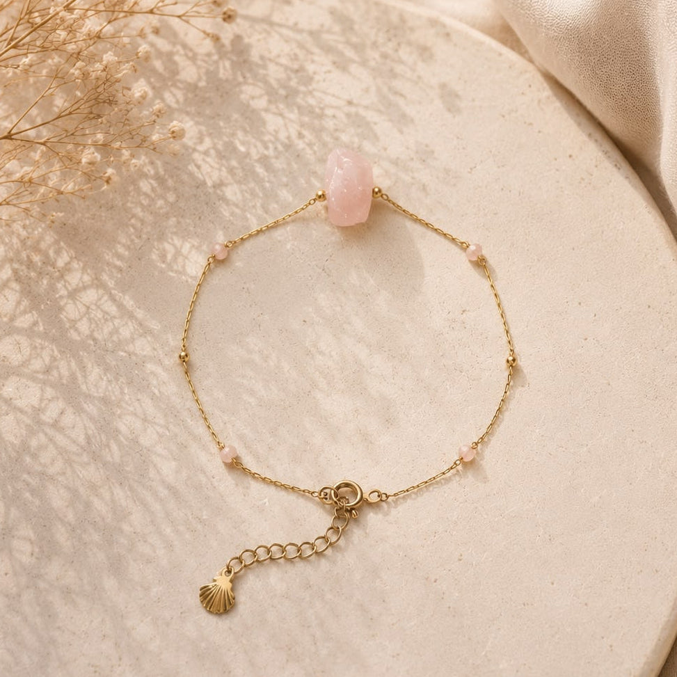 Armband Dune Rozenkwarts – handgemaakt goudkleurig sieraad