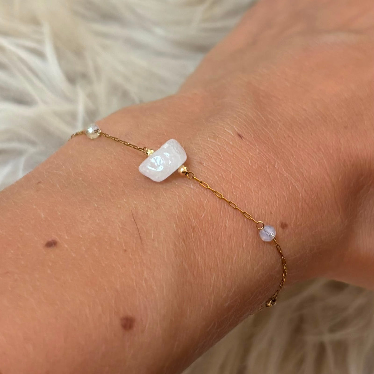 Detailfoto van Armband Dune Rozenkwarts van Solaire Jewelry