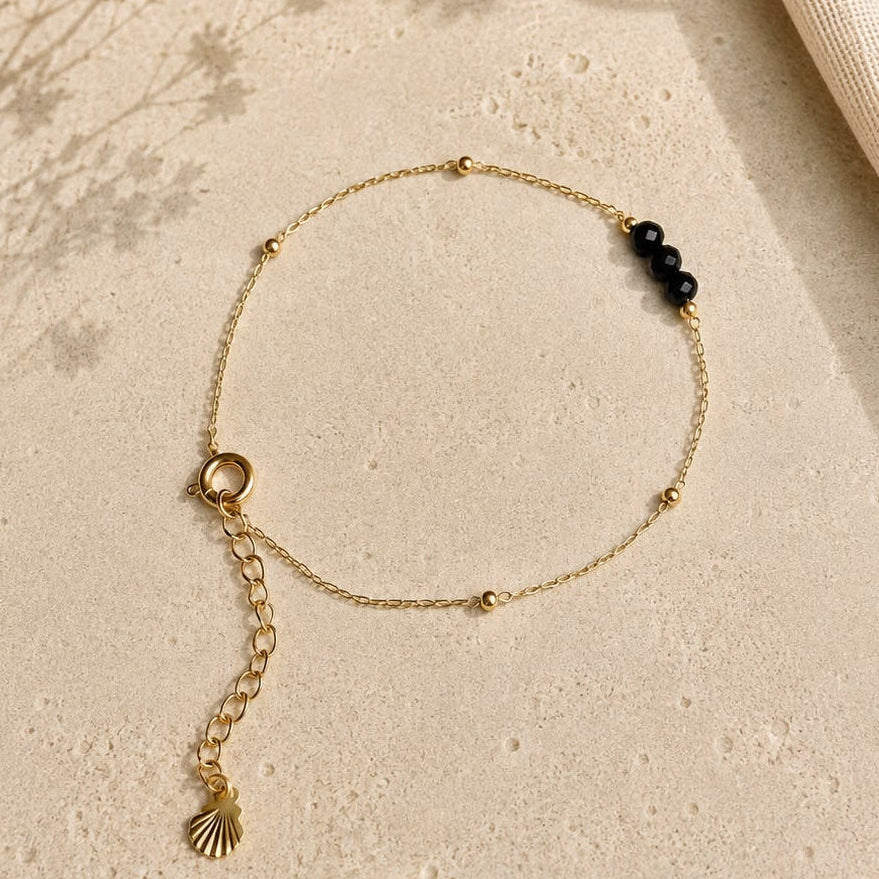 Armband Nox Diepzwart – handgemaakt goudkleurig sieraad